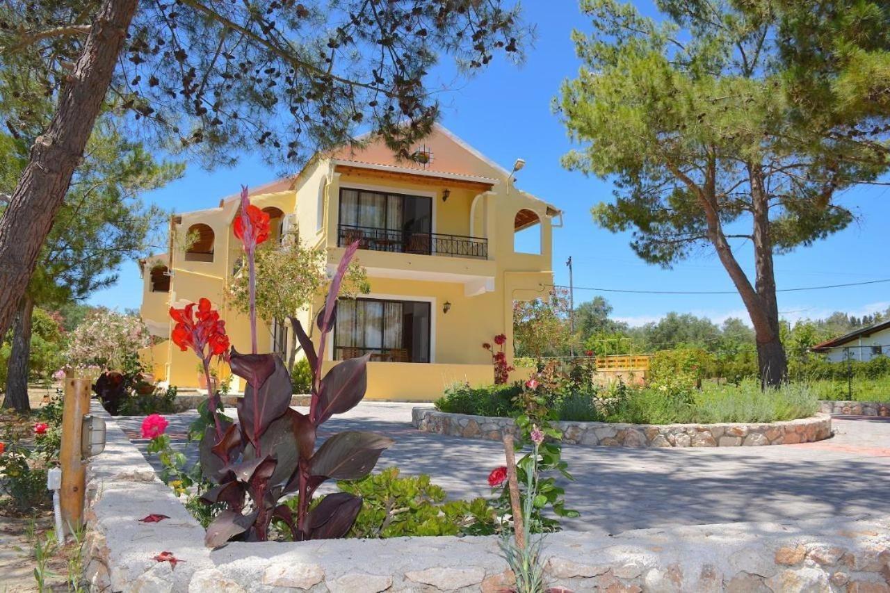 Apartment Alexandra 3 *