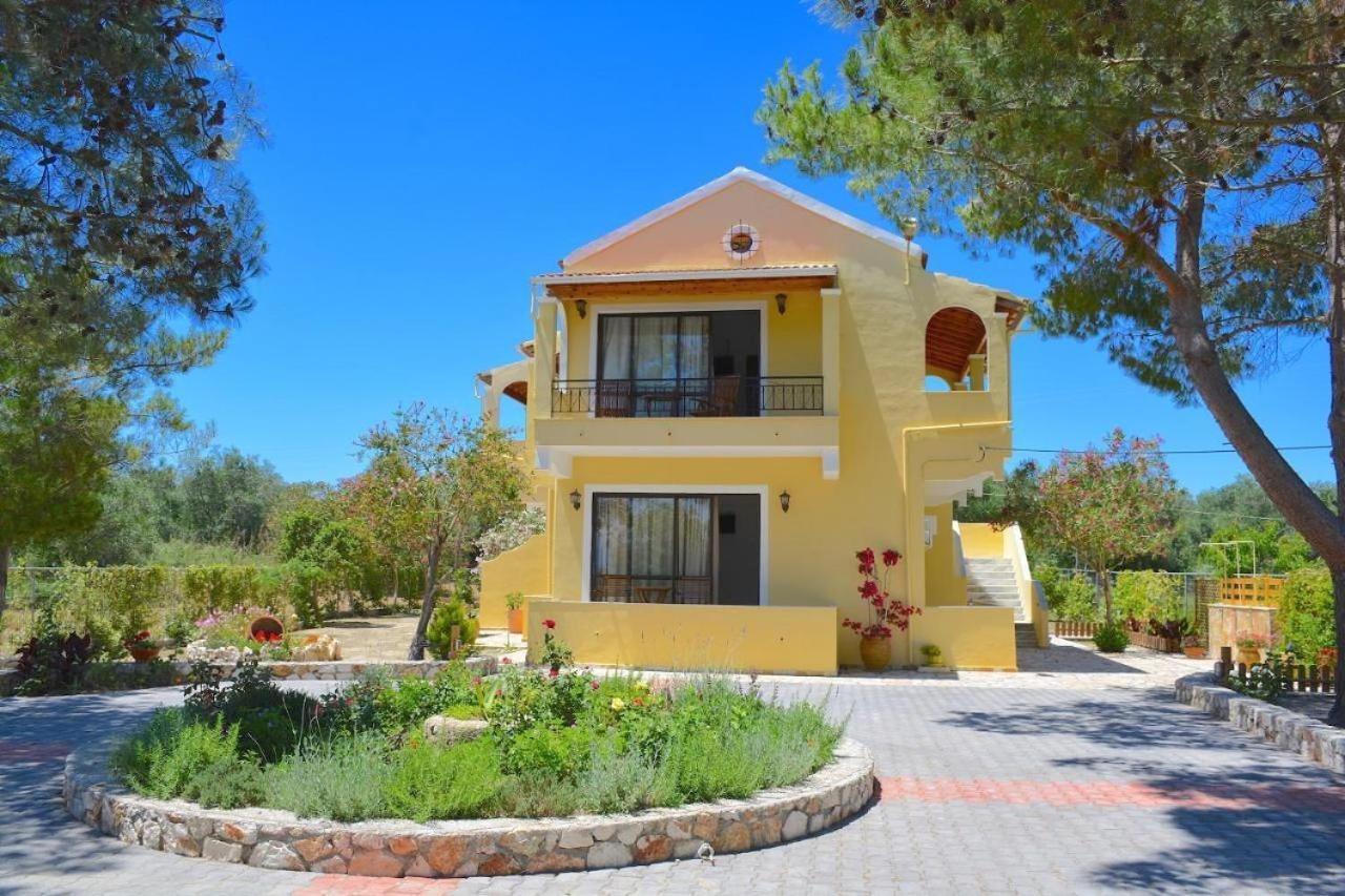 Apartment Alexandra 3 *