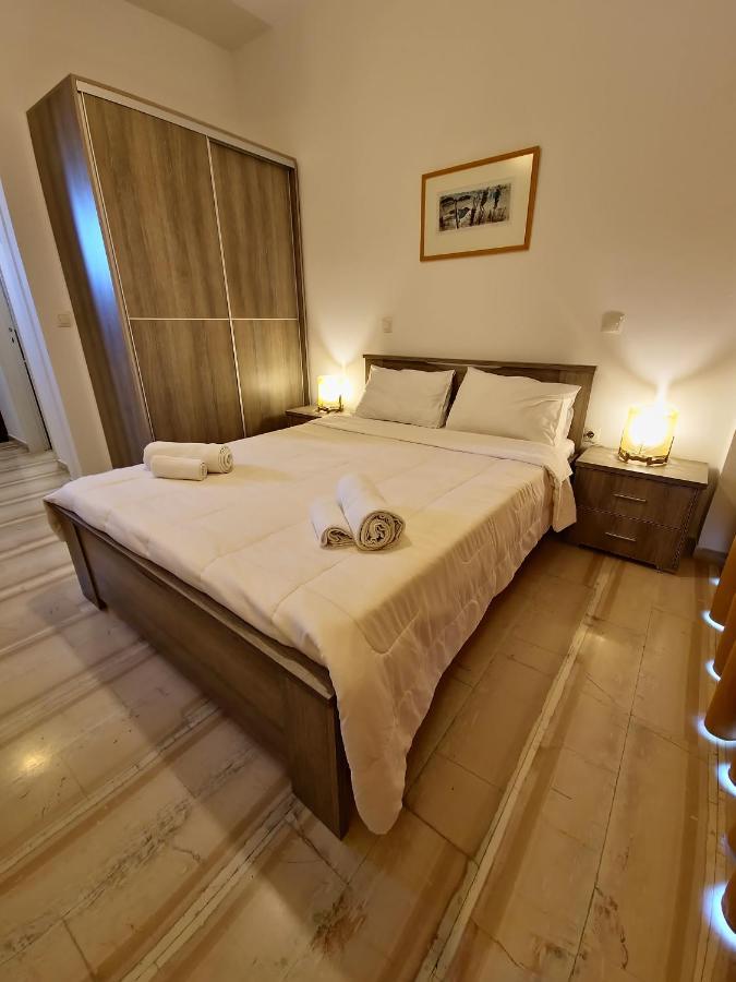 Alexandra 3 Apartment